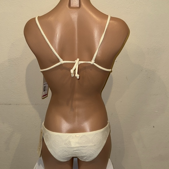 NWT Roxy crochet bikini set size M - Picture 5 of 5